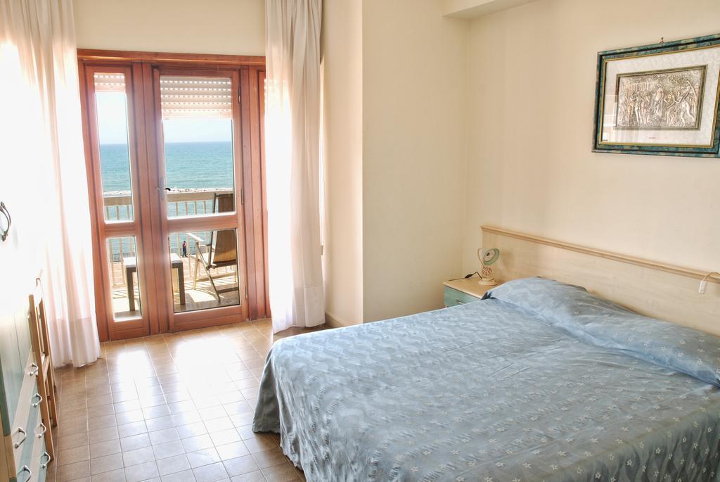 Hotel Scacciapensieri نيتّونو المظهر الخارجي الصورة